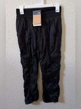 The North Face Women’s (XS) Aphrodite 2.0 Capris UPF 40+ Flash Dry Hiking -Black
